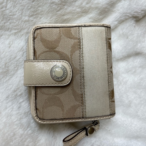 Coach compact Wallet - Picture 3 of 10
